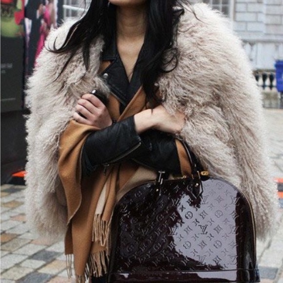 Louis Vuitton alma MM in excellent condition - color Vernis Amarante - Picture 13 of 14